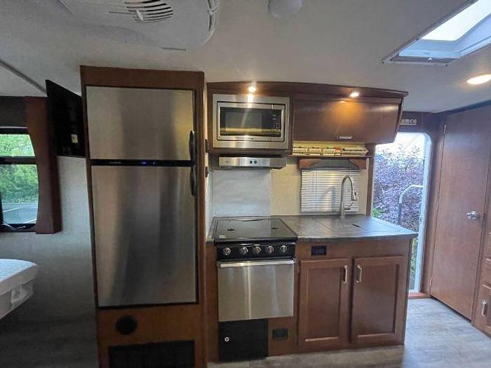 Used 2020 Lance Travel Trailer 1995