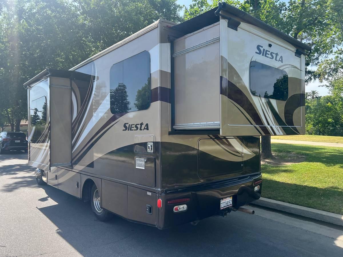 Used 2016 Thor Motor Coach Siesta Sprinter 24Sr Class C Motorhome