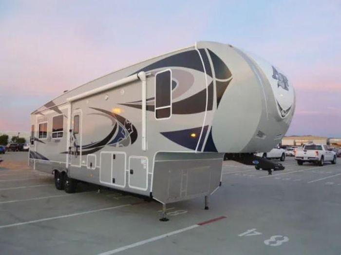 Used 2020 Northwood Arctic Fox Grande Ronde 35-5Z with a 2020 Chevrolet Silverado 3500HD 4WD