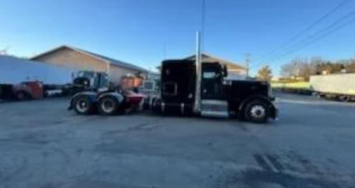 Used 2022 Peterbilt 389 Sleeper Semi Truck