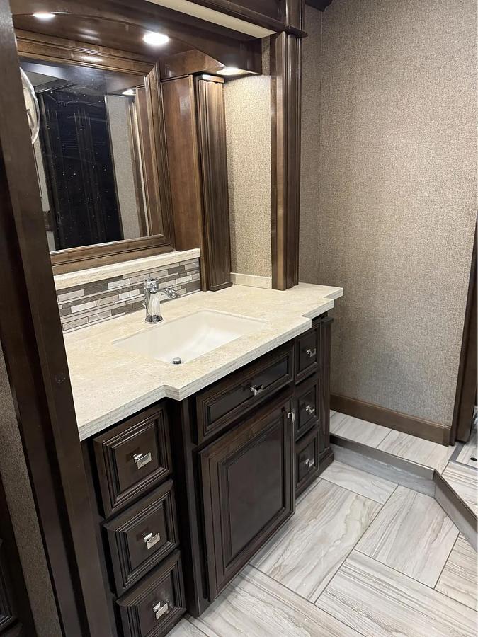 Used 2022 Fleetwood Discovery LXE 44H