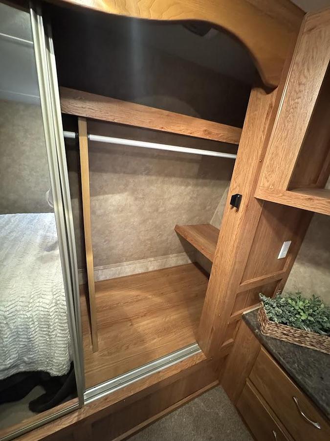 Used 2010 Jayco Eagle 320RLDS Travel Trailer