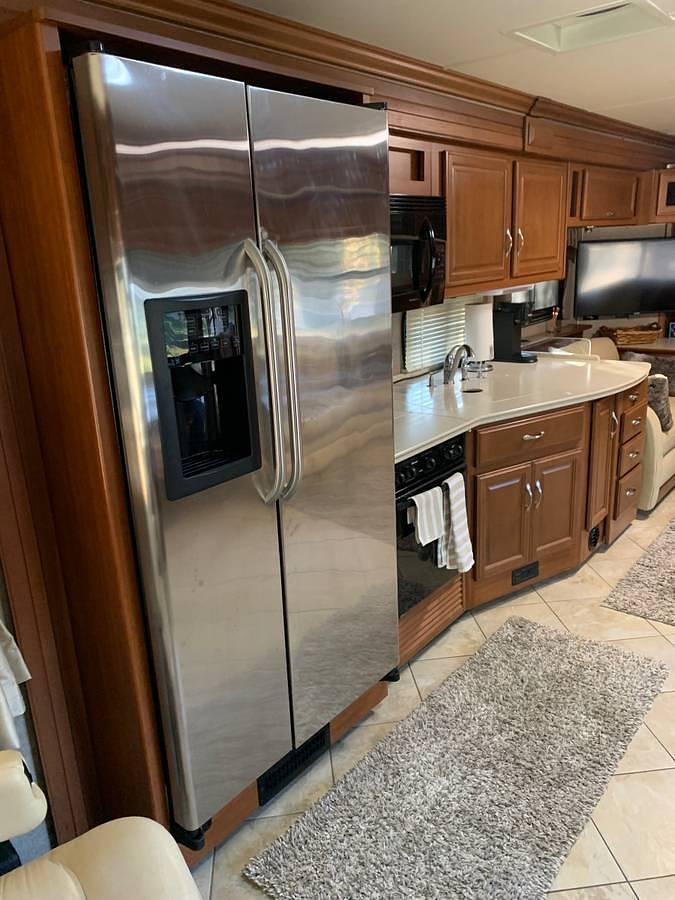 Used 2010 Fleetwood Discovery 40K