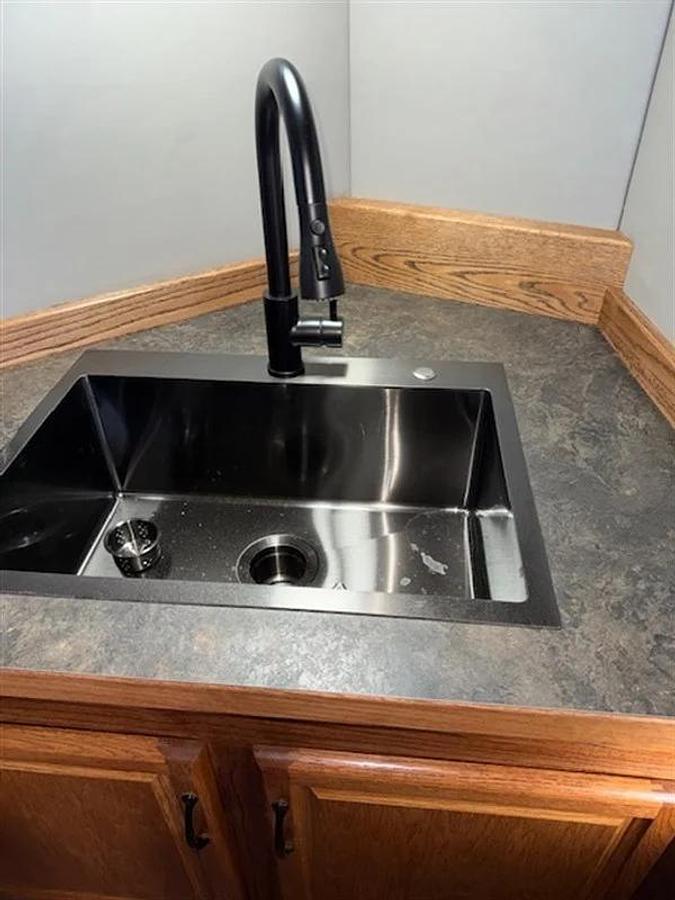 Used 2002 Sooner Revolution 4 Horse