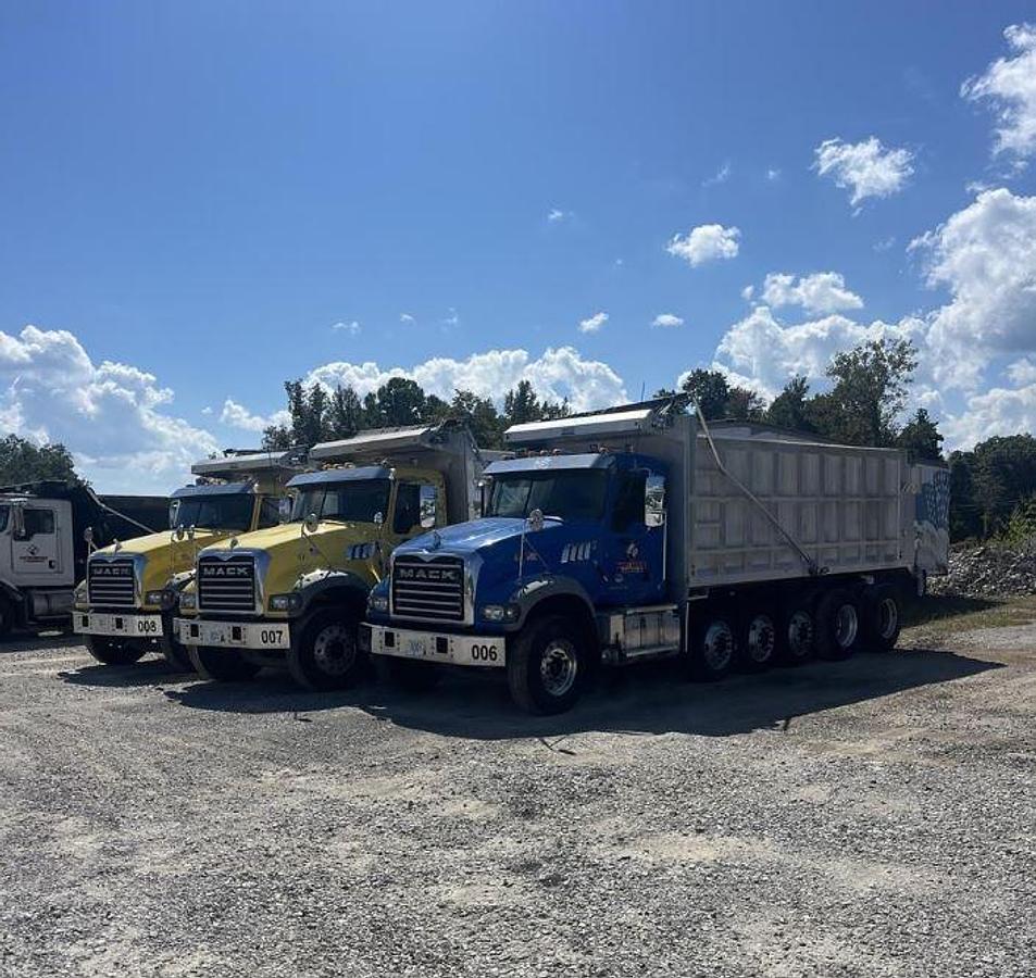 Used 2017 Mack Granite GU713