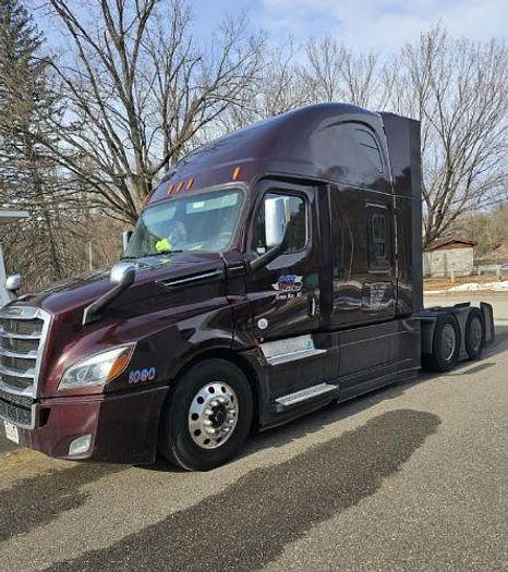 Used 2020 Freightliner CASCADIA 126
