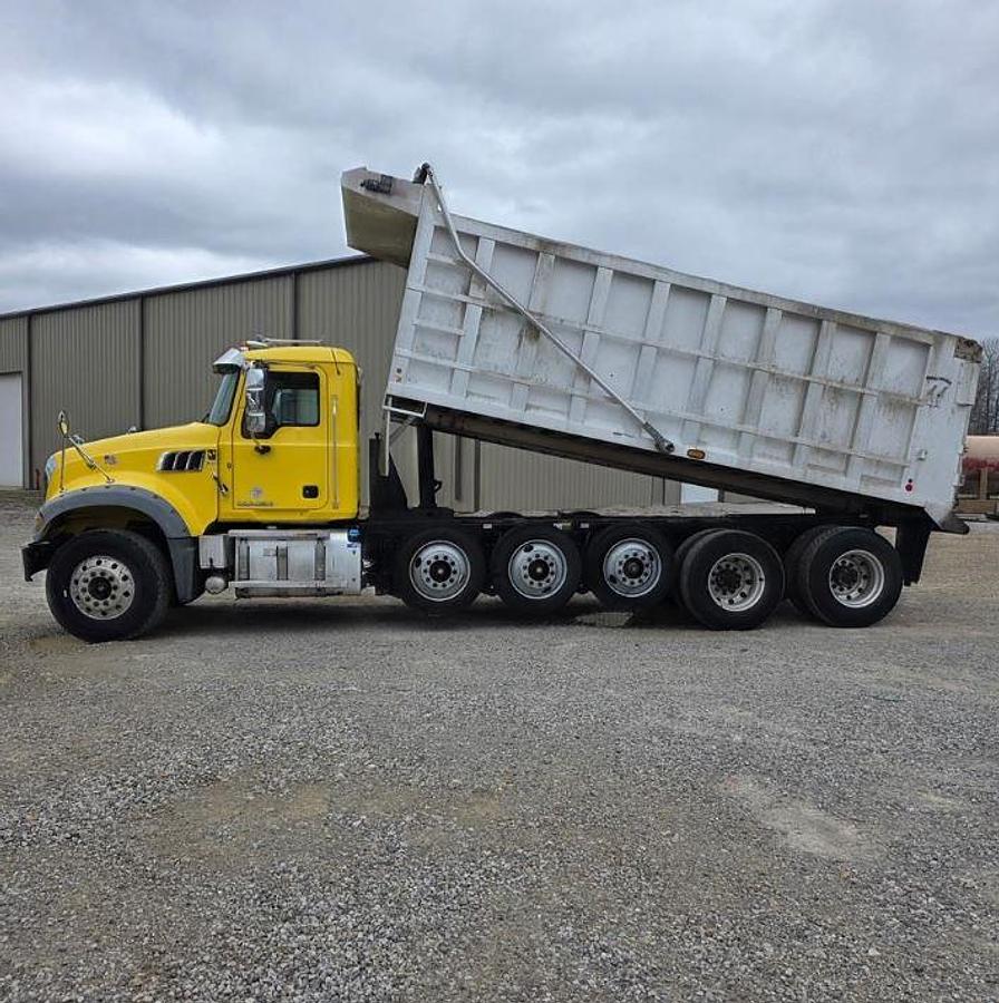 Used 2017 Mack Granite GU713