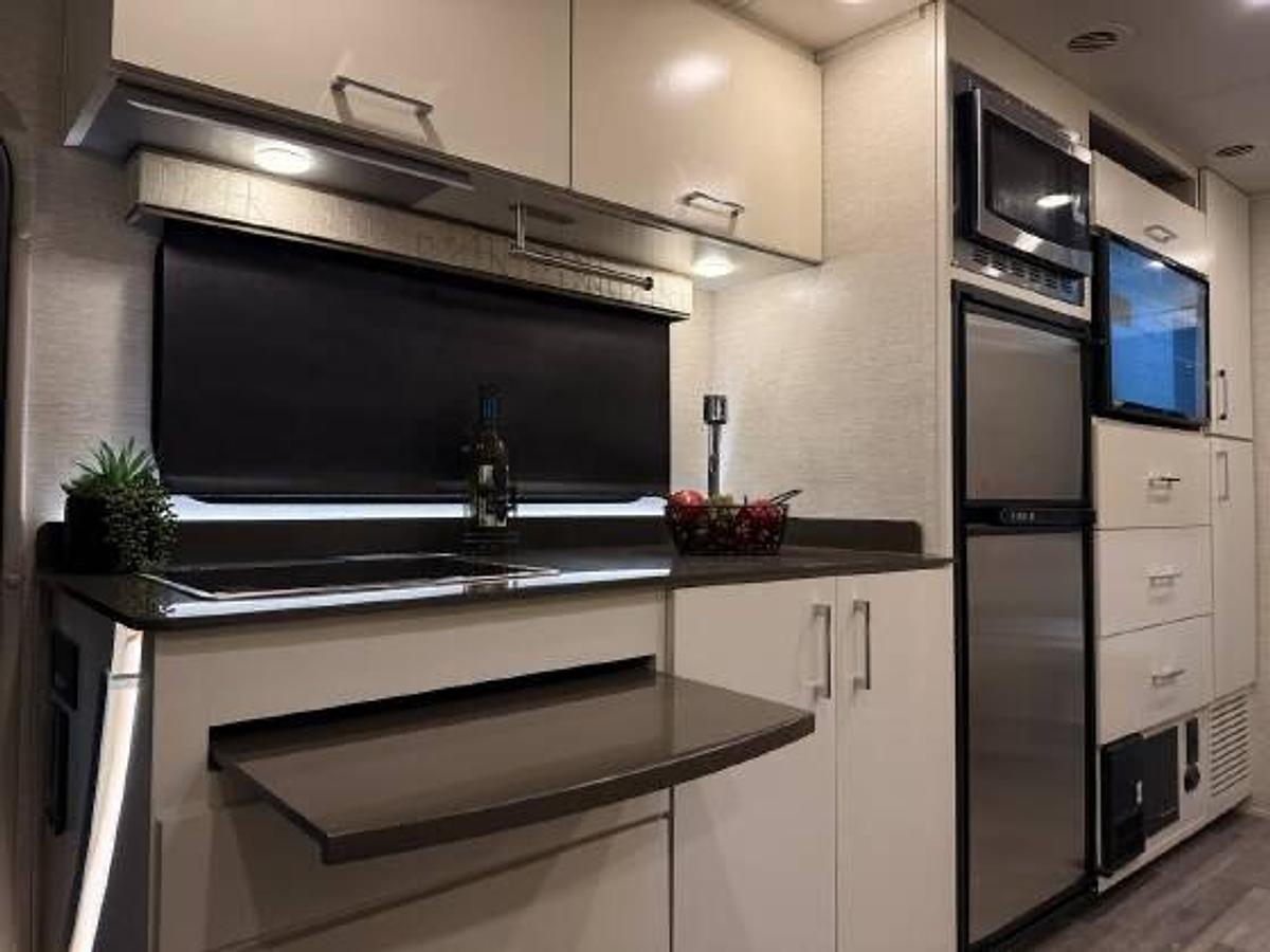 Used 2020 Tiffin Wayfarer M-25RW