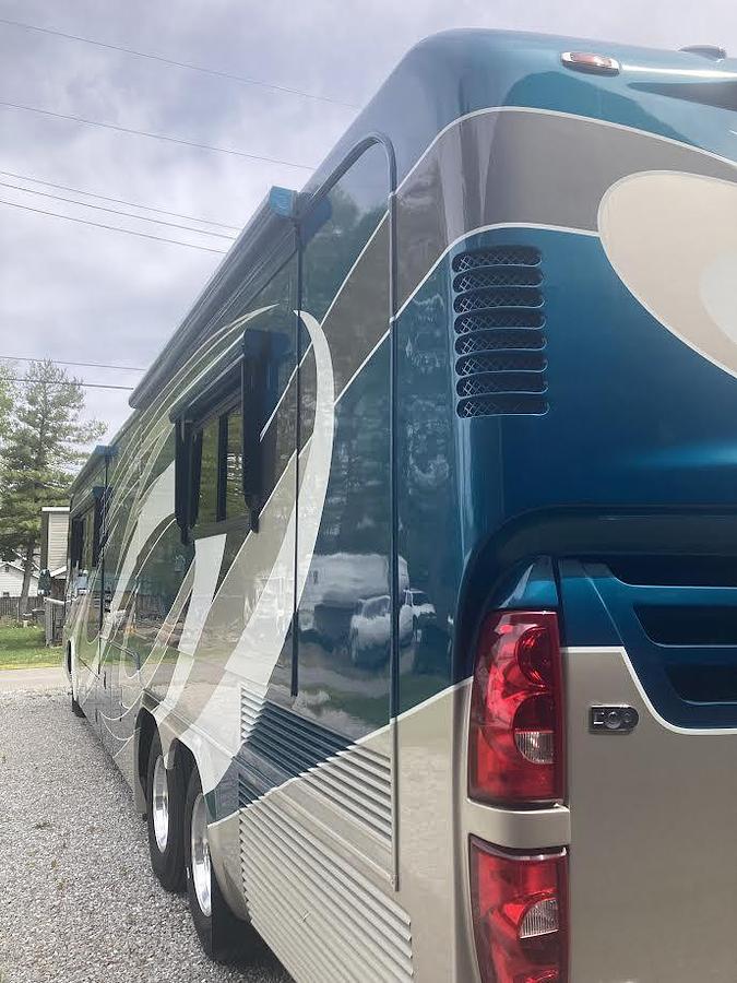 Used 2005 Monaco Signature Castle IV Class A Motorhome