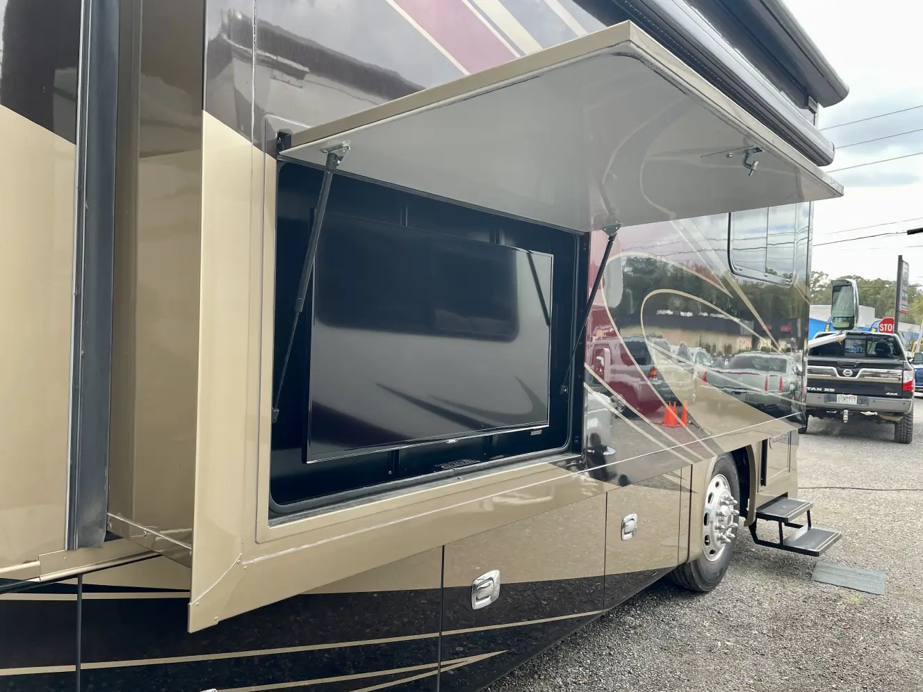 Used 2015 Tiffin Phaeton 40QTH