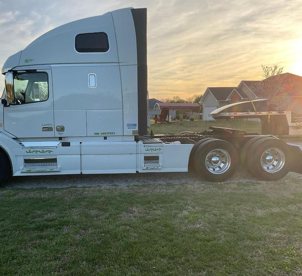 Used 2013 Volvo VNL64T670