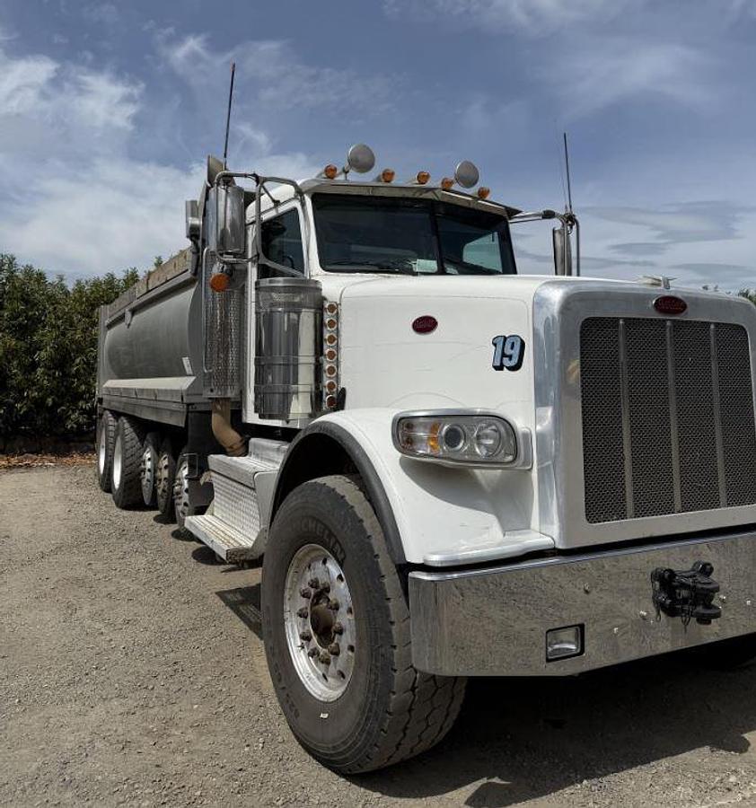 Used 2019 PETERBILT 365 Dump Truck