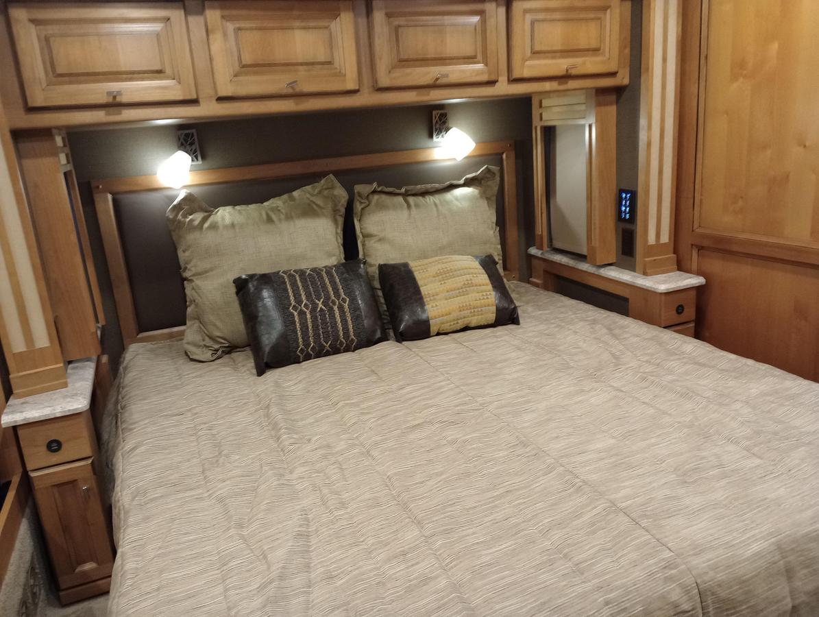 Used 2018 Tiffin Allegro Red 33AA