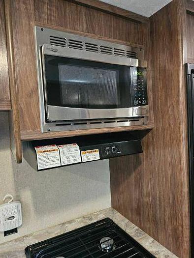 Used 2018 Coleman 215BH 23' Travel Trailer