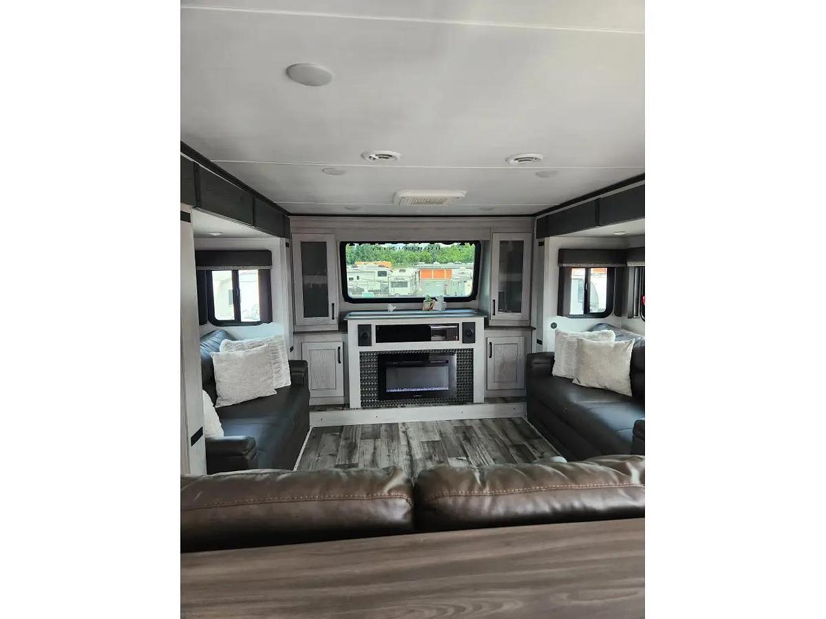 Used 2023 Keystone Montana High Country 377FL
