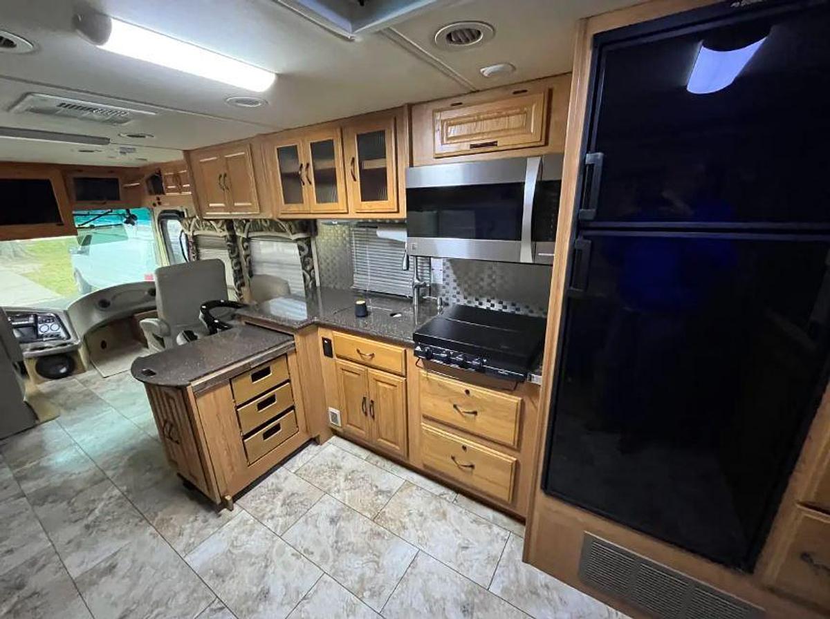 Used 2008 Coachmen Cross Country 382DS Class A Motorhome