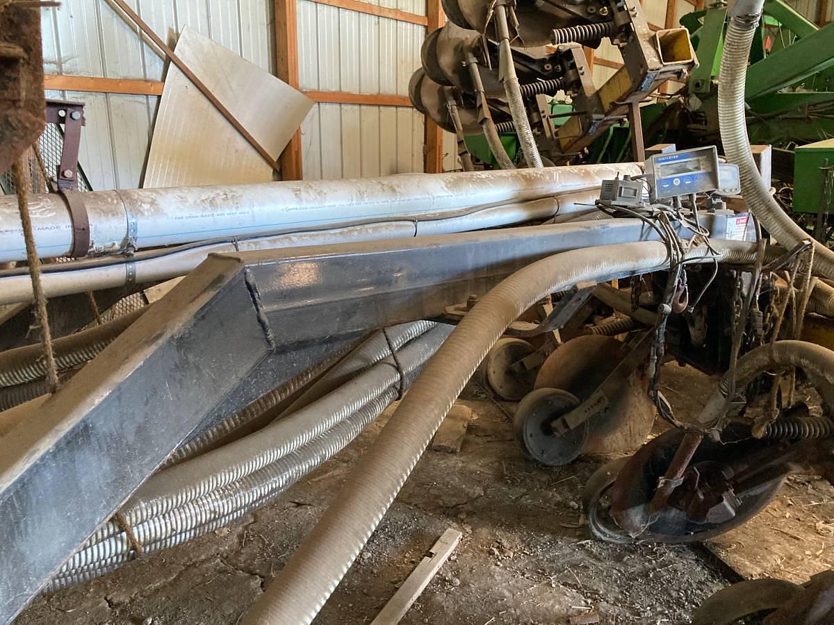 Used 2005 Montag S12B011 Fertilizer Applicator