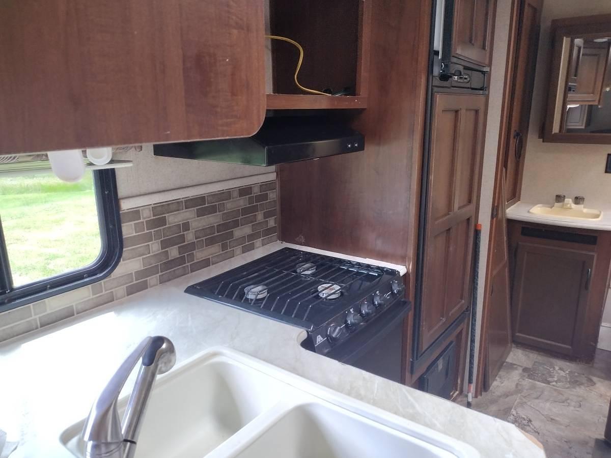 Used 2015 Jayco Flight 24ft Travel Trailer