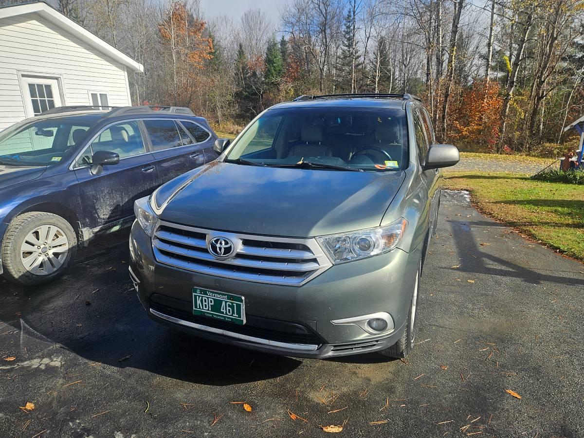 Used 2012 Toyota Highlander SE