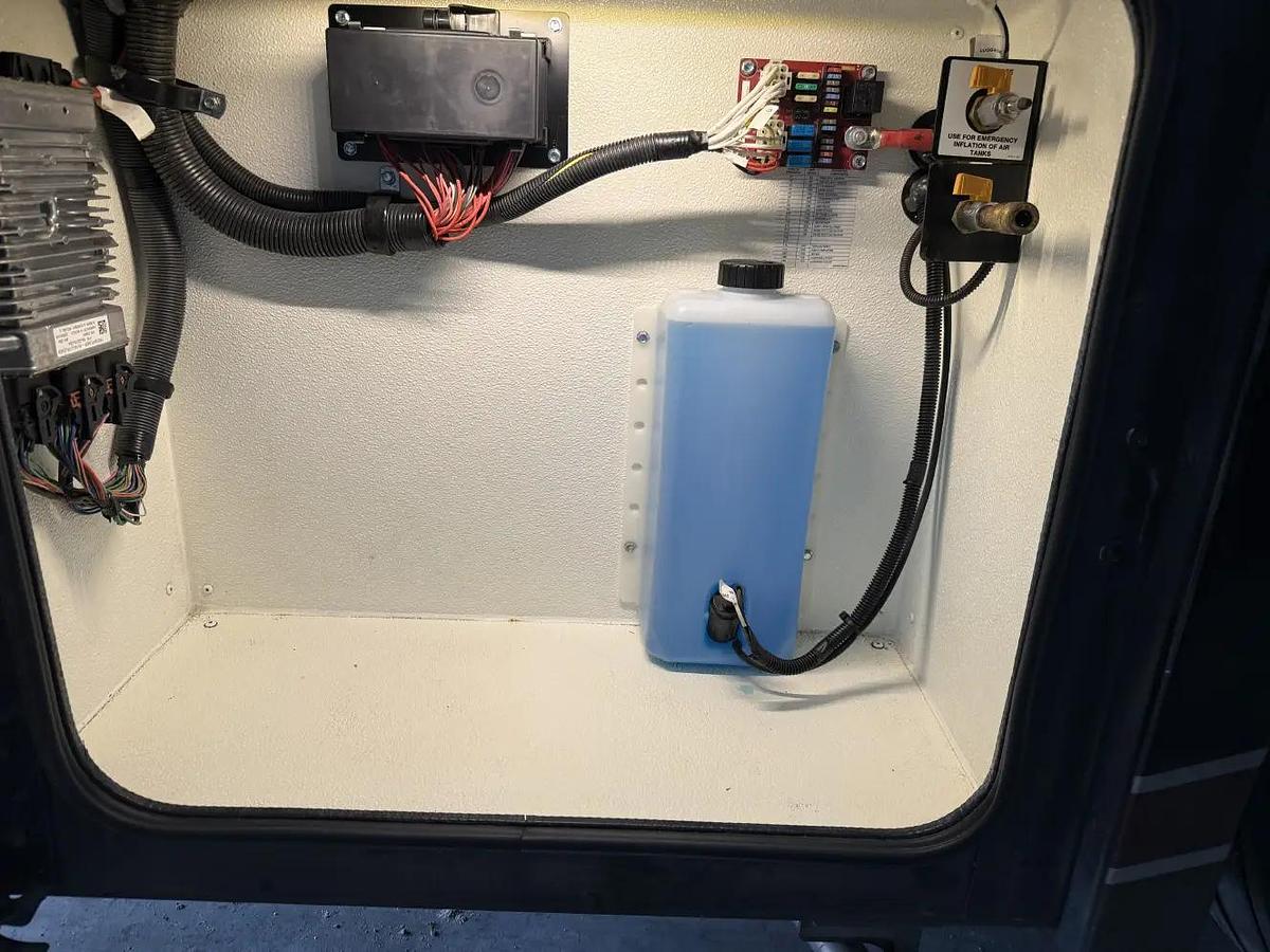 Used 2022 Fleetwood Discovery LXE 44H