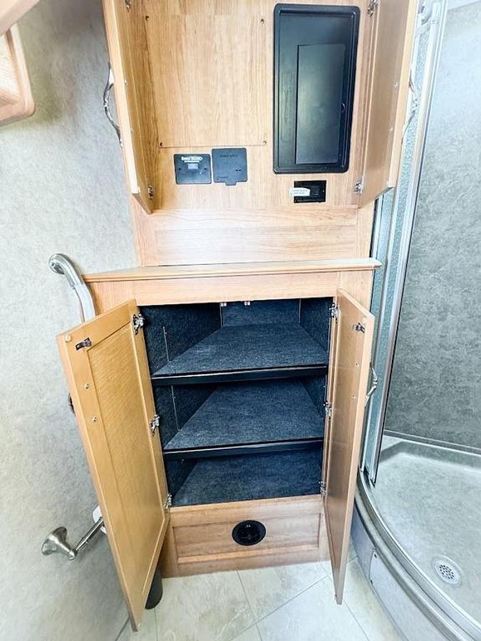 Used 2010 Fleetwood Discovery 40X