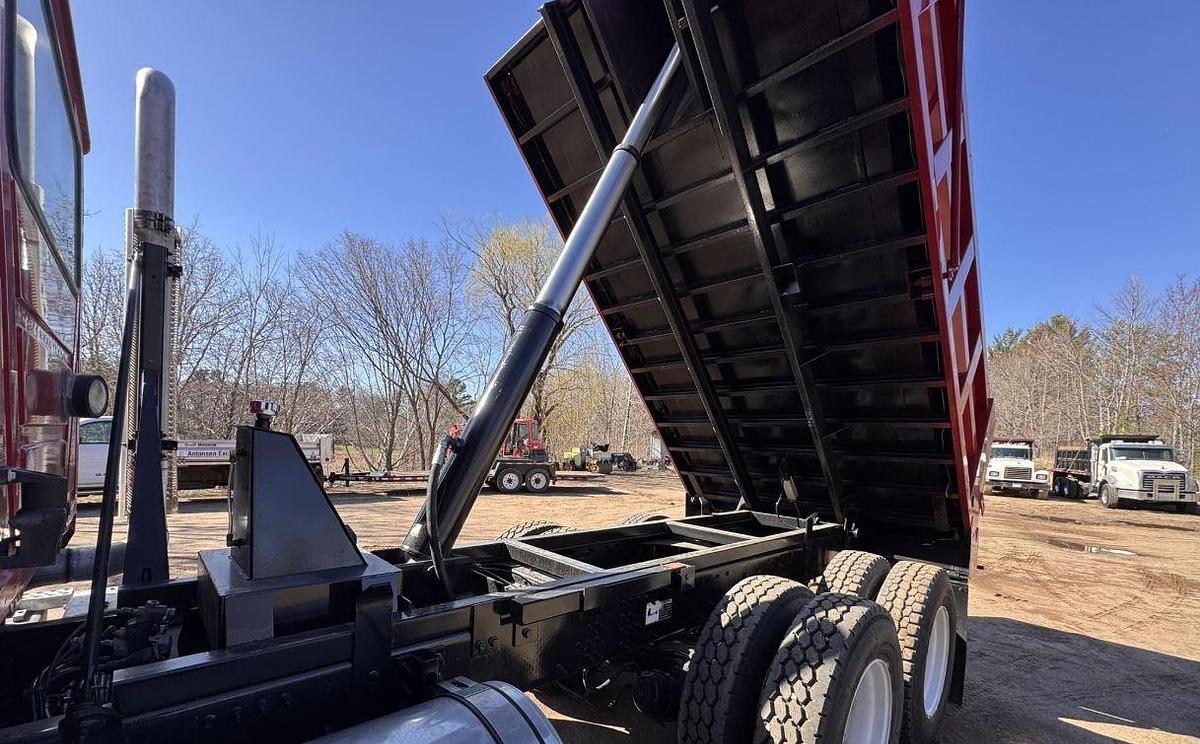 Used 2011 MACK PINNACLE CHU613