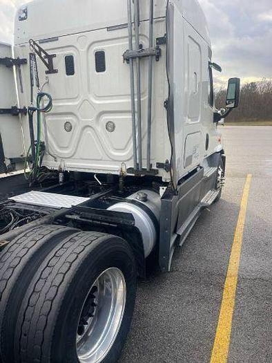 Used 2016 Freightliner Cascadia