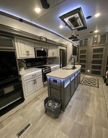 Used 2022 Keystone Montana Legacy 3781RL