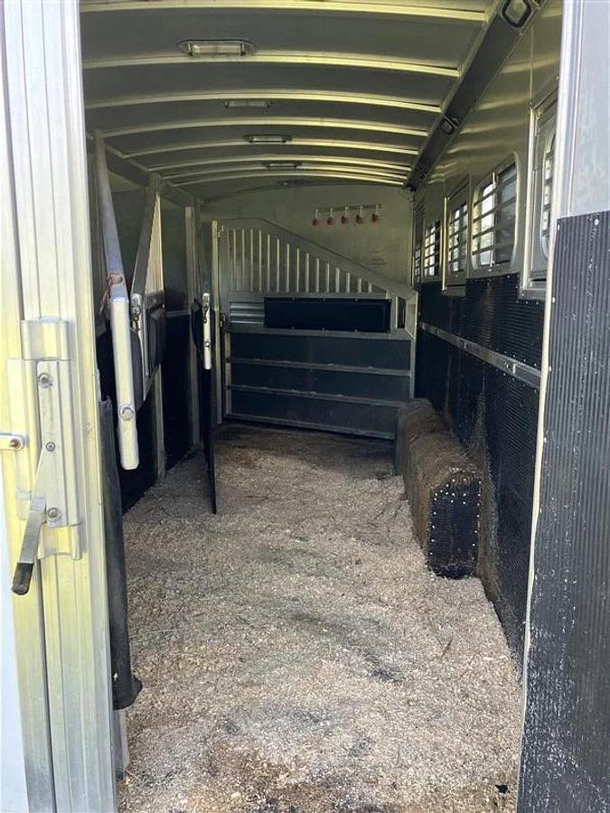 Used 2005 Elite 5 Horse Trailer