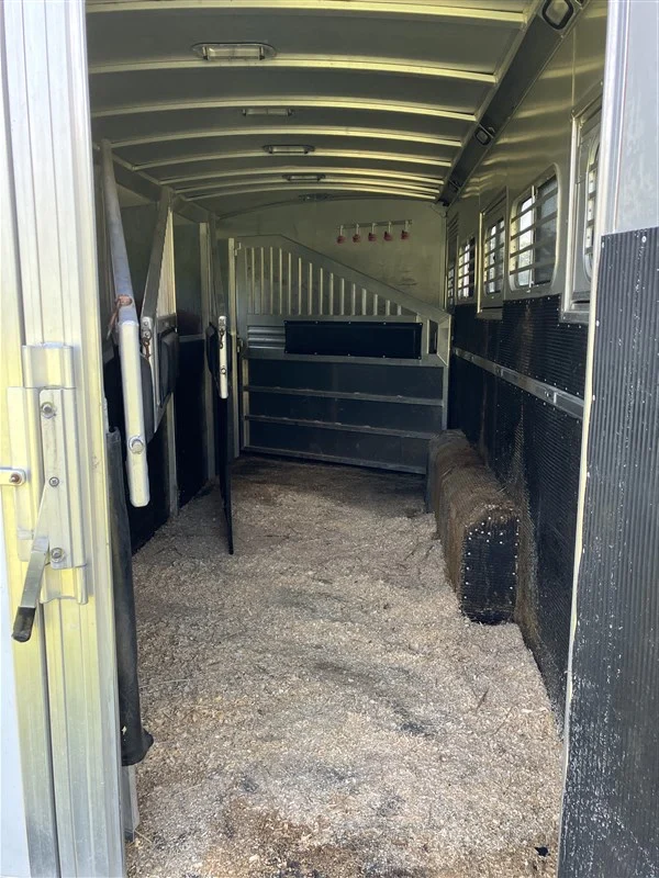 Used 2005 Elite 5 Horse Trailer