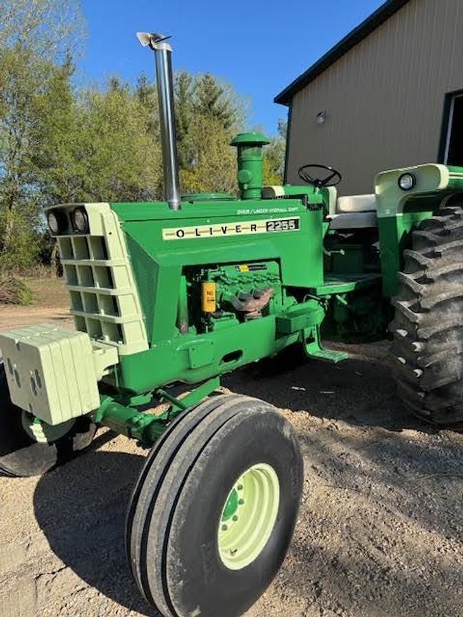 Used 1973 OLIVER 2255 Tractor