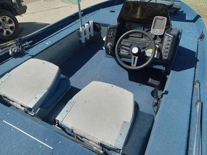 Used 1990 Bass Dominator 16 ft boat