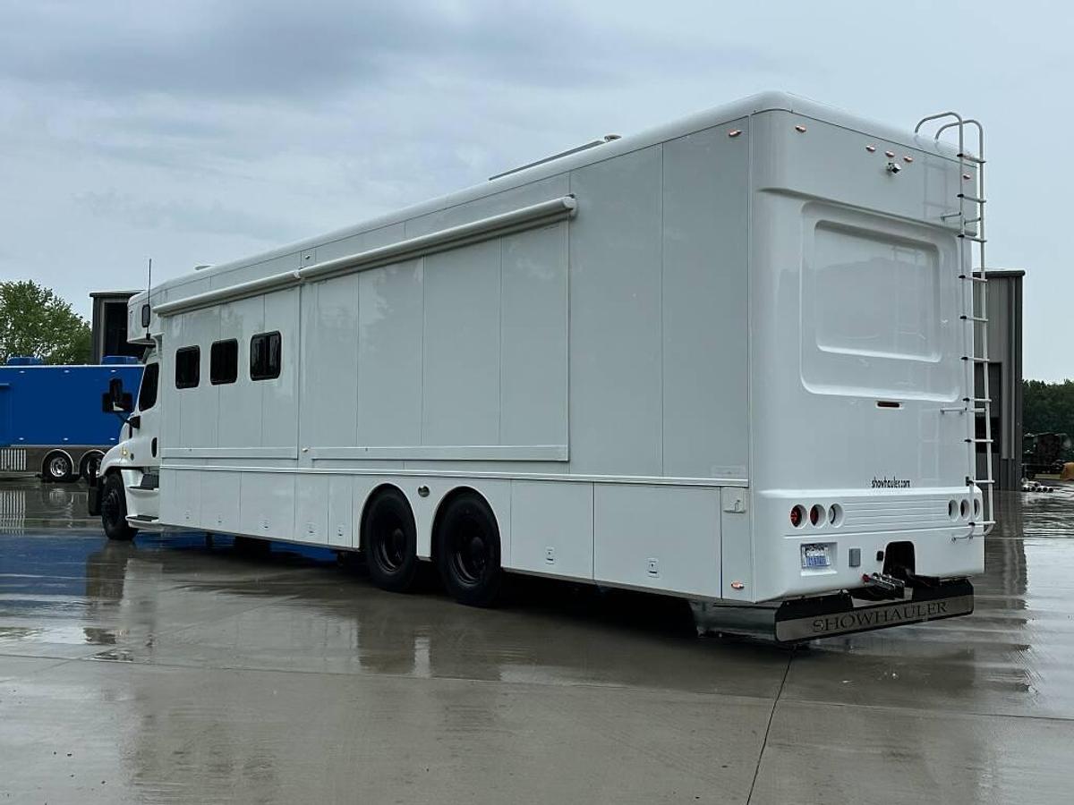 Used 2014 Show Hauler 36KTSSL Super C Motorhome