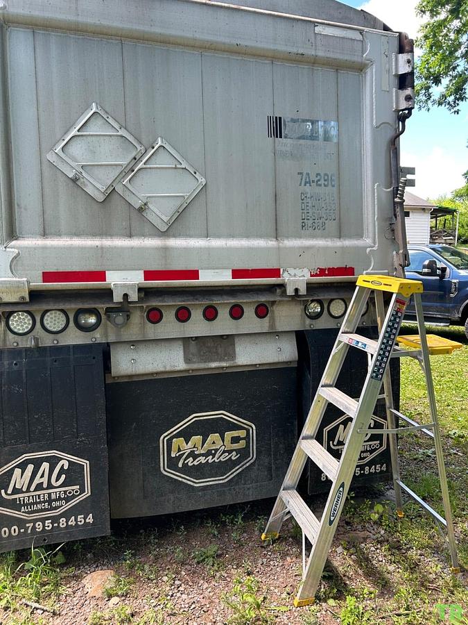 Used 2000 International 9900I Commercial Truck