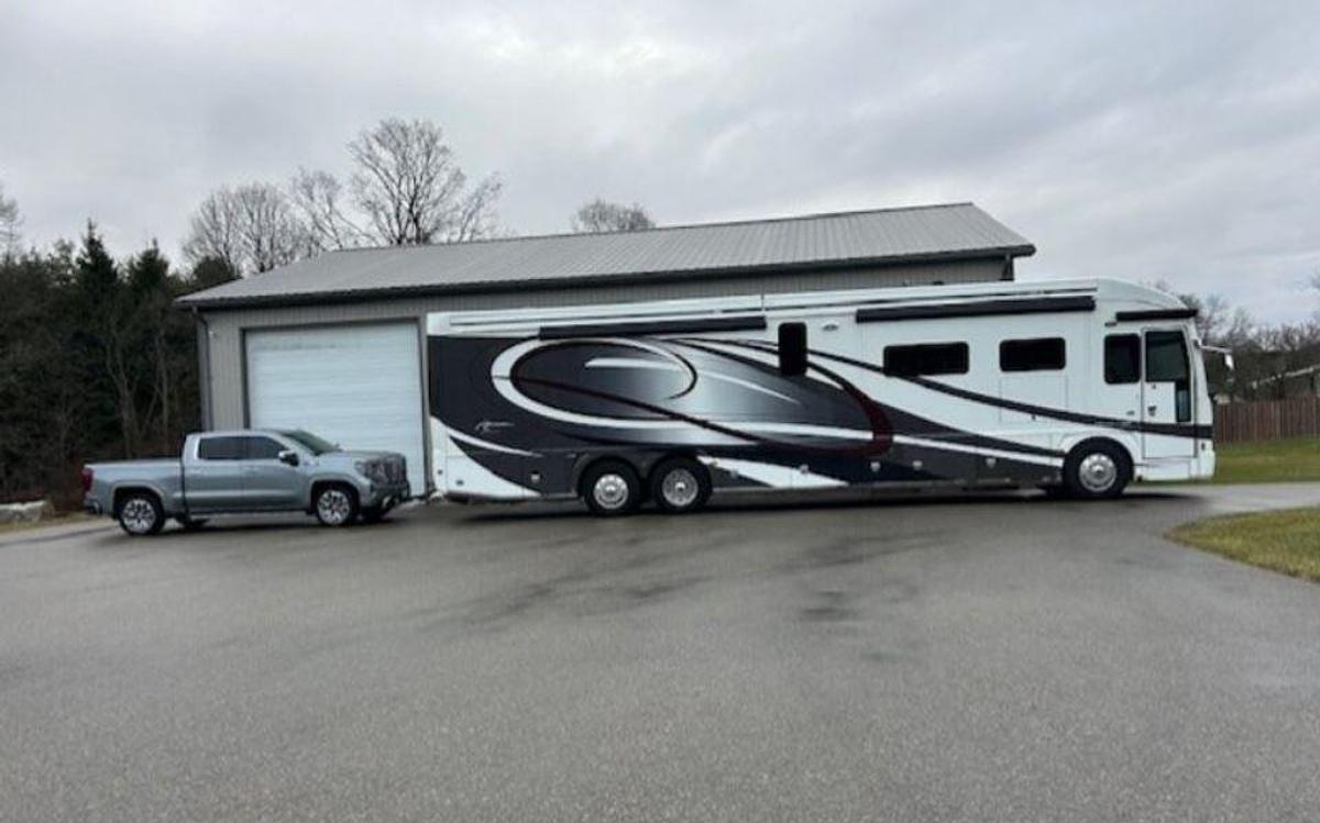 Used 2017 American Coach American Dream 45T