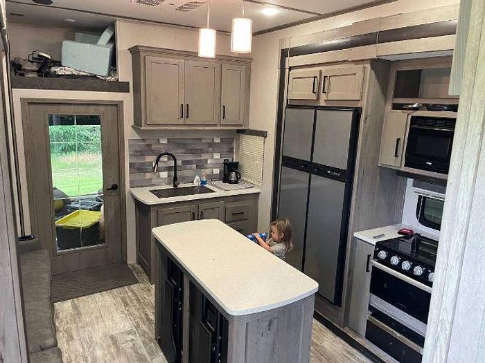 Used 2021 Keystone Carbon 348