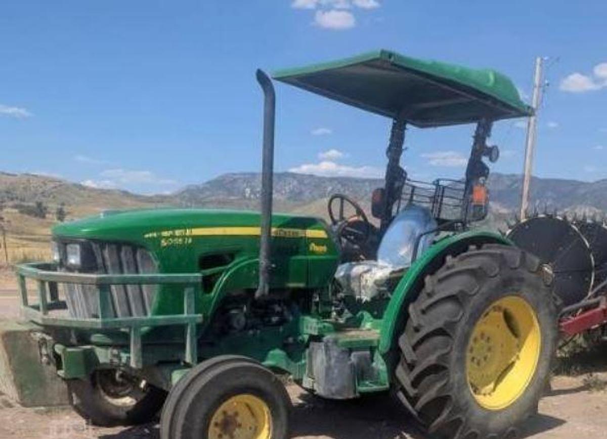 Used 2009 JOHN DEERE 5065M Tractor