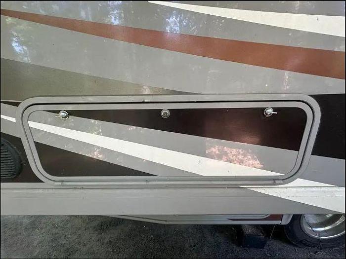 Used 2015 Thor Motor Coach Hurricane 27K