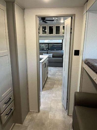 Used 2023 Palomino Columbus 379MB