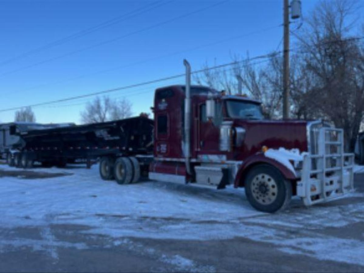 Used 2004 Kenworth W900 Conventional Sleeper Semi