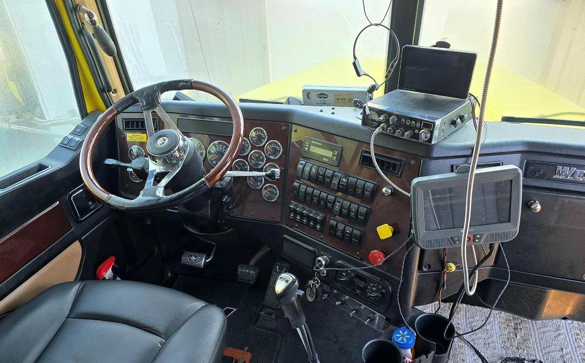 Used 2015 Western Star 4900EX Sleeper Semi Truck