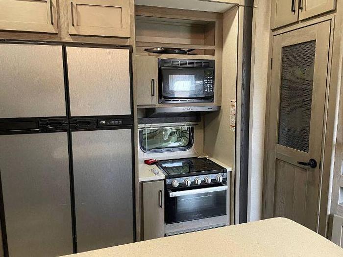 Used 2021 Keystone Carbon 348