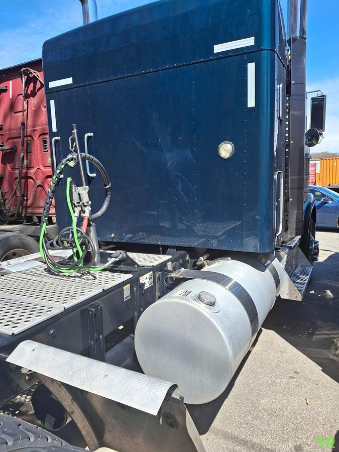 Used 2021 Kenworth W900 Sleeper Truck