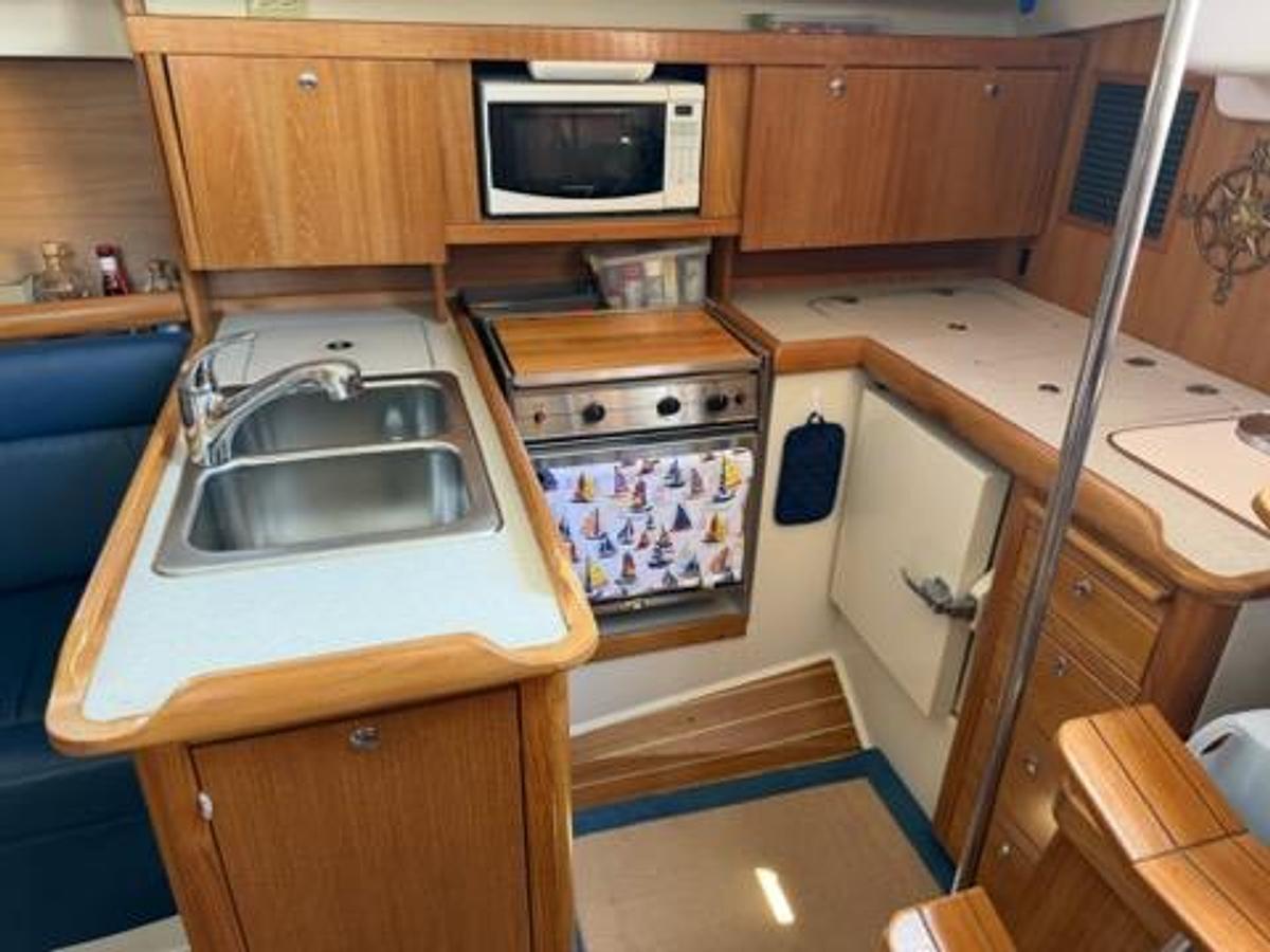 Used 2004 Catalina 350