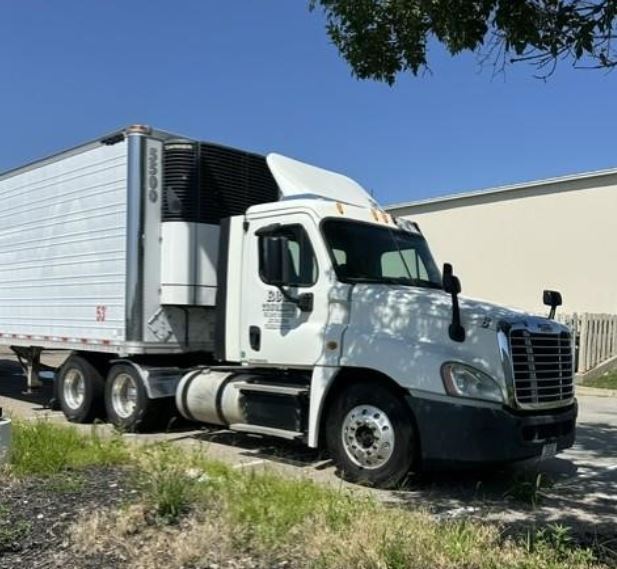Used 2014 Freightliner Cascadia 125 w/ Trailer