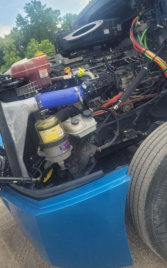 Used 2023 Freightliner Cascadia 126