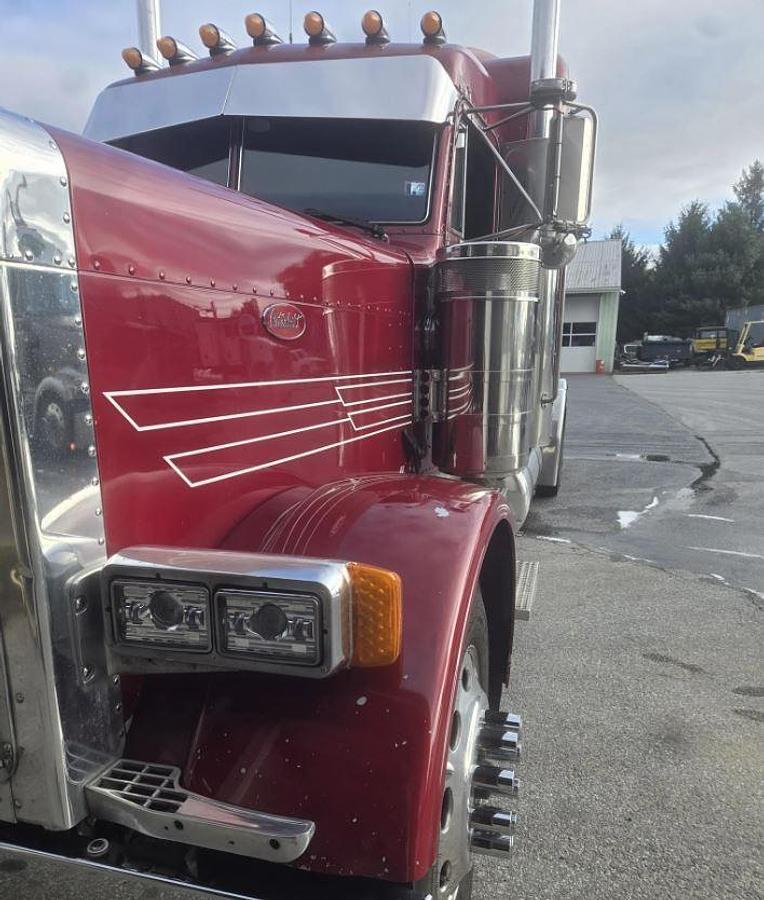 Used 2001 PETERBILT 379EXHD Conventional Sleeper Semi