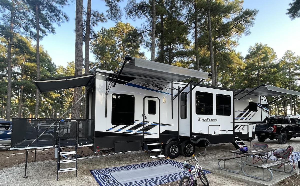 Used 2022 Keystone Fuzion 373 Fifth Wheel Toy Hauler