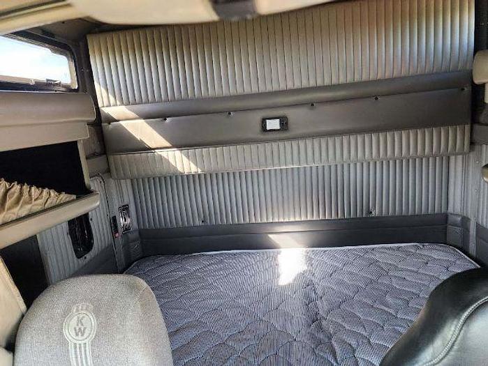 Used 2004 KENWORTH W900L