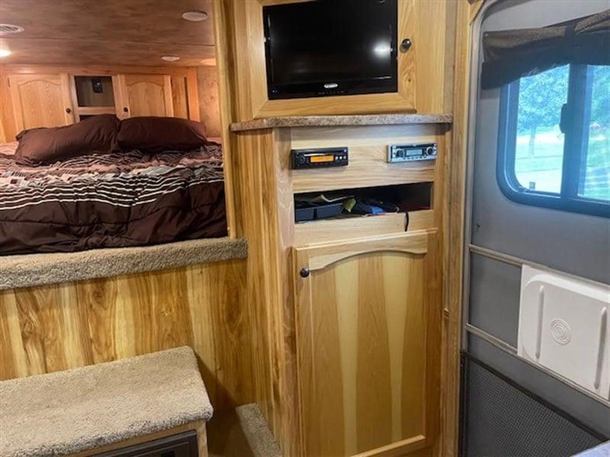 Used 2015 Lakota Charger 3 Horse Trailer with Living Quarters
